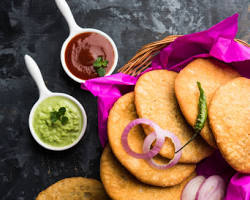 Pyaaz Kachori